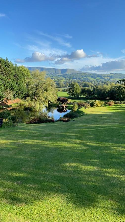 Cwmbach Lodge Luxury B&B Glasbury Esterno foto